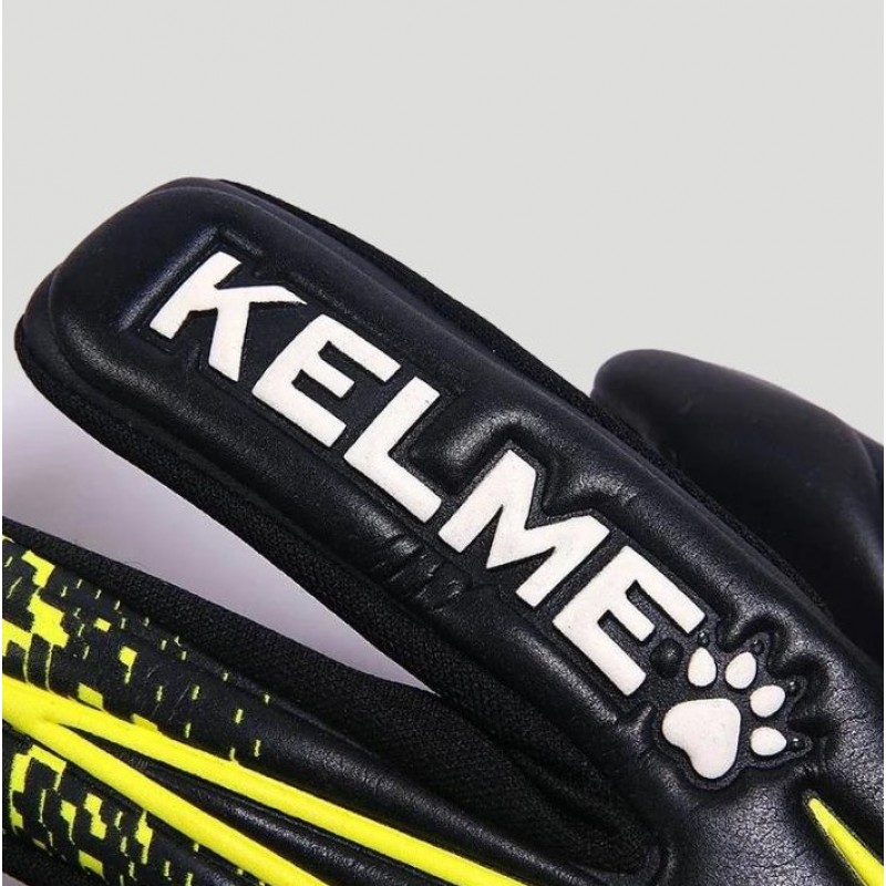 Воротарські рукавиці Kelme Training чорно-салатові 9896409.9012