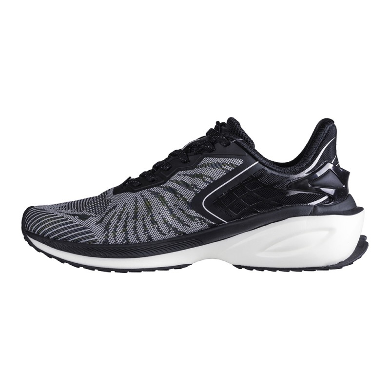Кроссовки мужские KELME черно-белые YASSO 800 YX80125042.9003