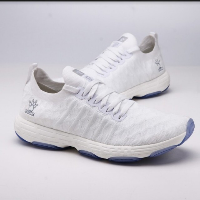 Кроссовки Kelme белые женские CITY 66832502.9100